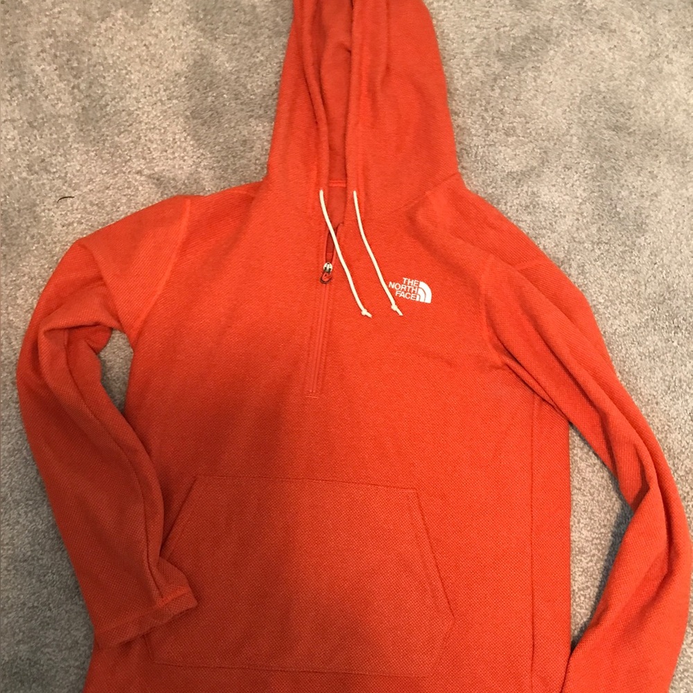 Men’s North Face pullover 1/4 zip. Size medium.